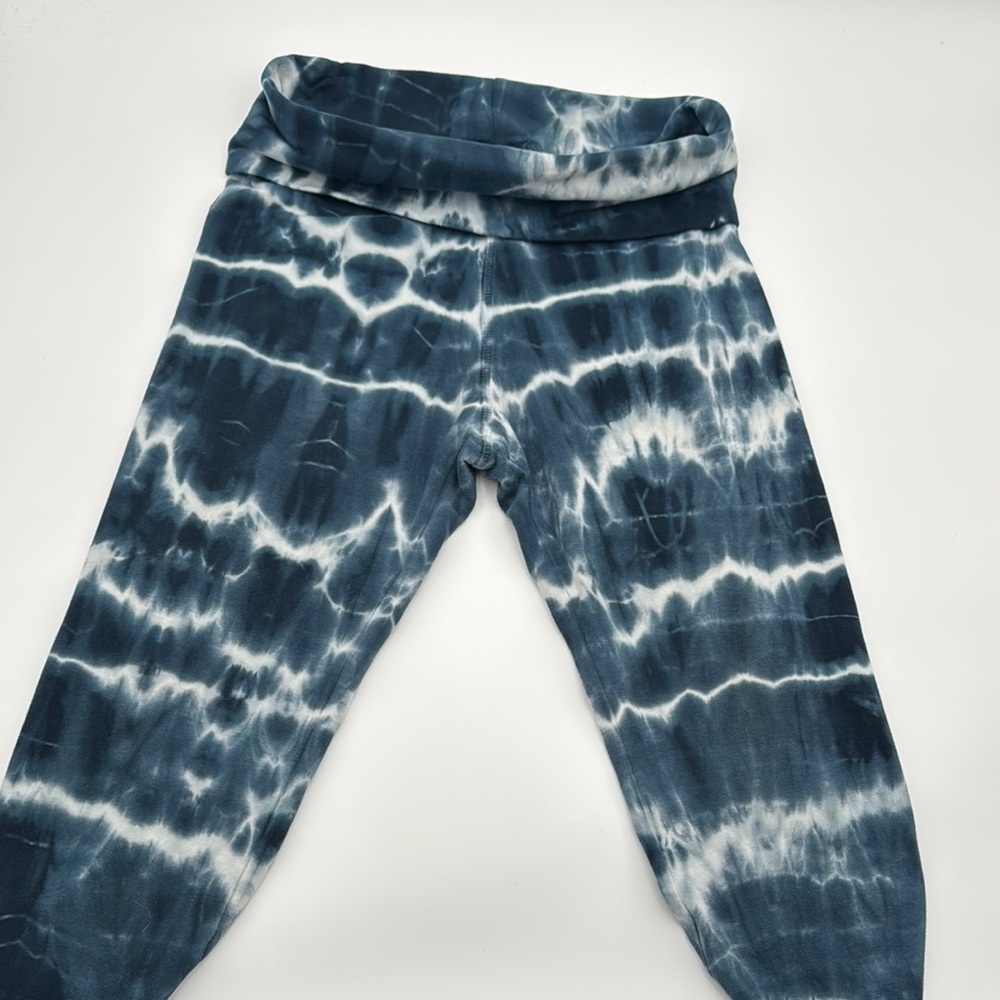 Hard Tail Blue and White Tie-Dye Leggings  with keyhole in back